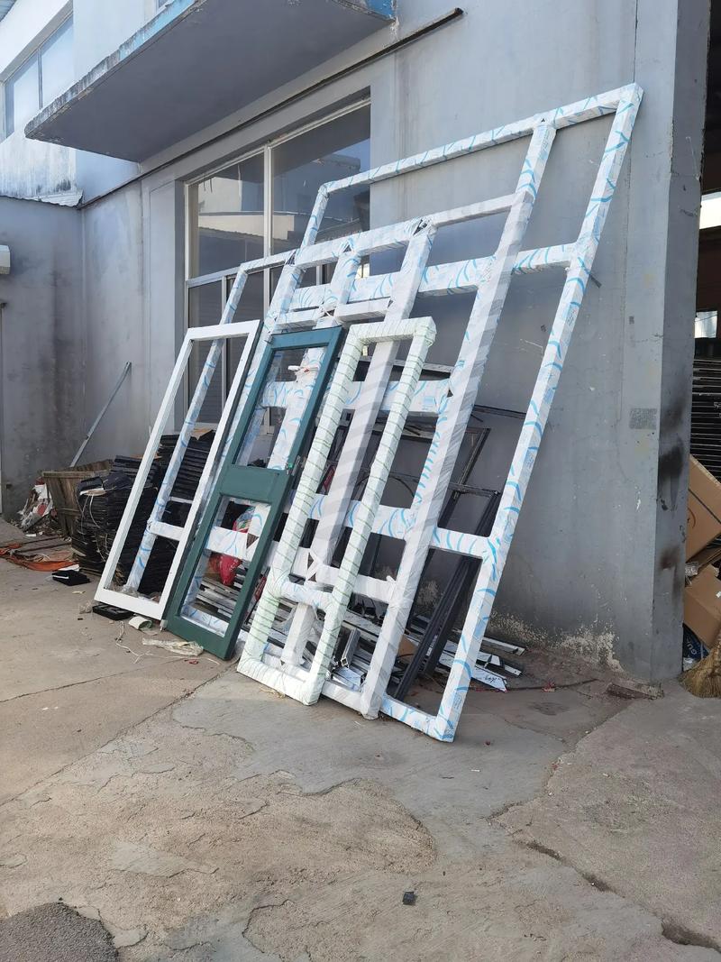 專業(yè)金屬工程施工 鋁合金門窗與鋁鎂錳金屬屋面的精工制造與安裝